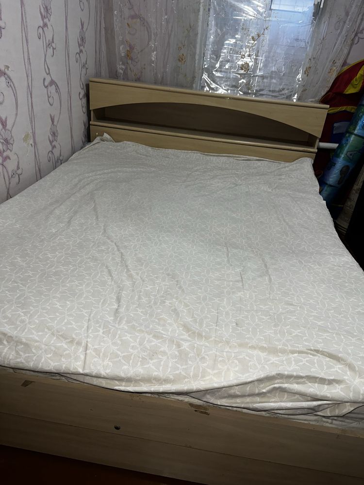 Продам кровать с матрасом