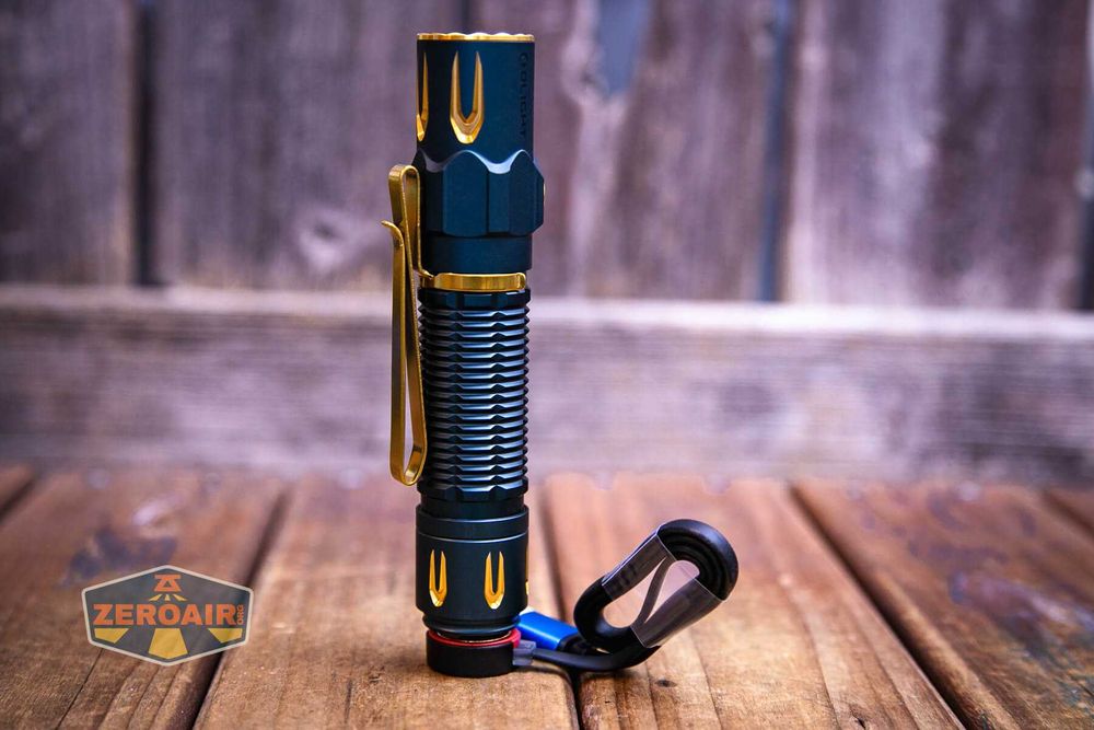 Lanterna tactica OLIGHT Warrior 3S Scarlet Gradient si Dream Blue