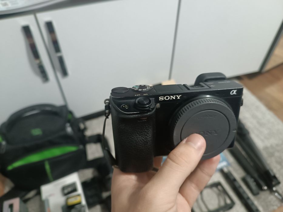 Kit Video Complet Sony a6300 4K + Obiective + trepiede + accesorii