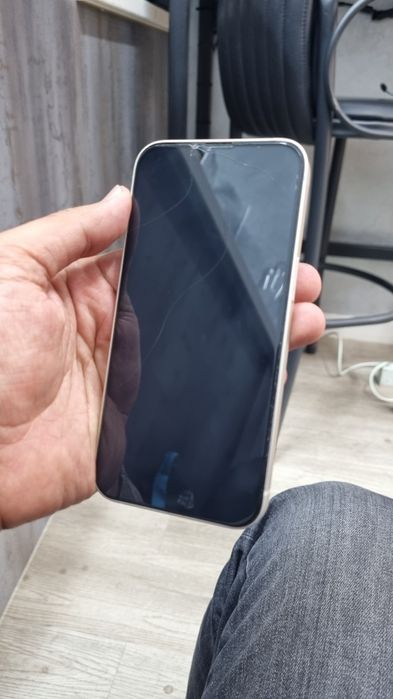 Продам Iphone 13