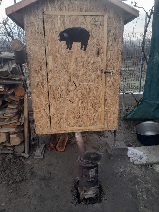 Închiriez afumătoare cu fum rece la domiciliu