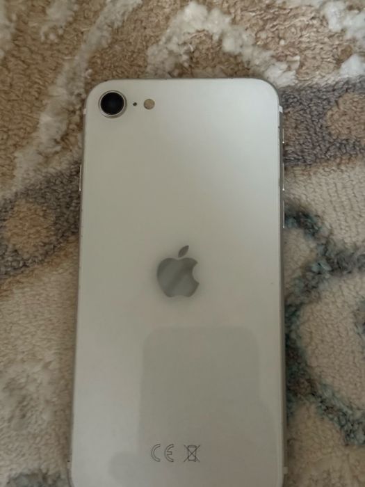 Айфон се 2020 экран и задний панел трескнутый но работу не вляет