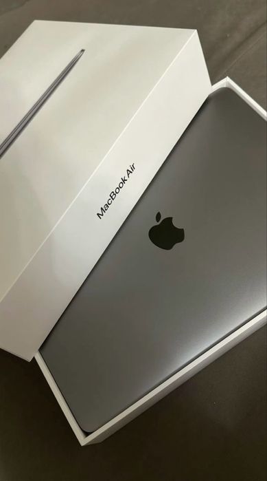 MacBook Air 13” M1 • 8/256 • Отличное состояние