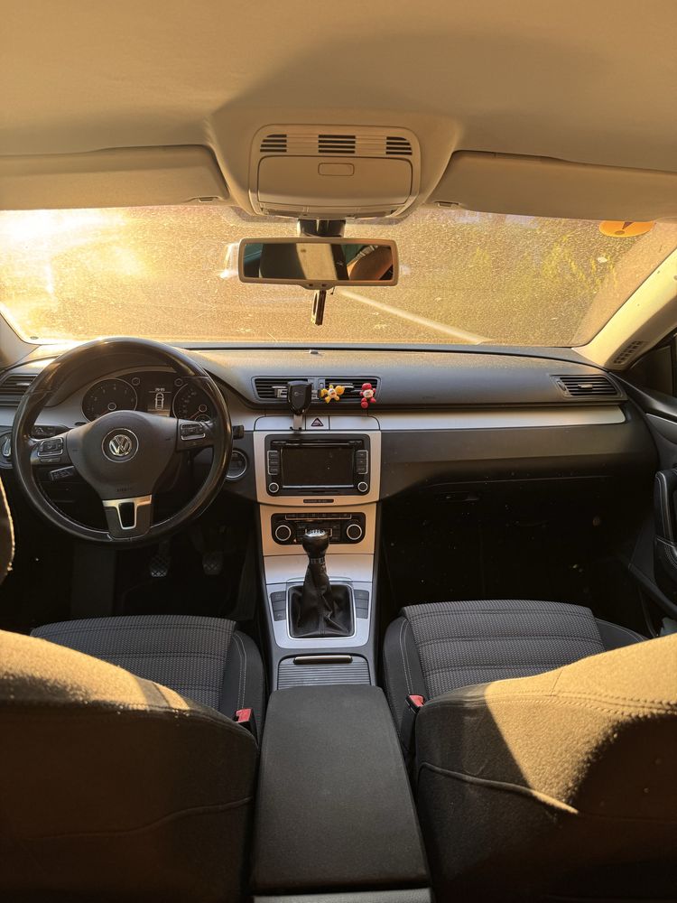 Vand volkswagen passat cc anul 2010 putin avariat