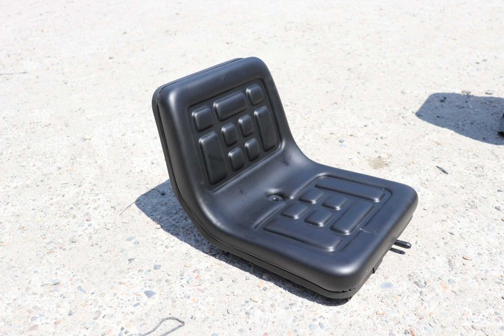 Scaun de stivuitor Negru Universal cu reglaj fata spate cu Garantie