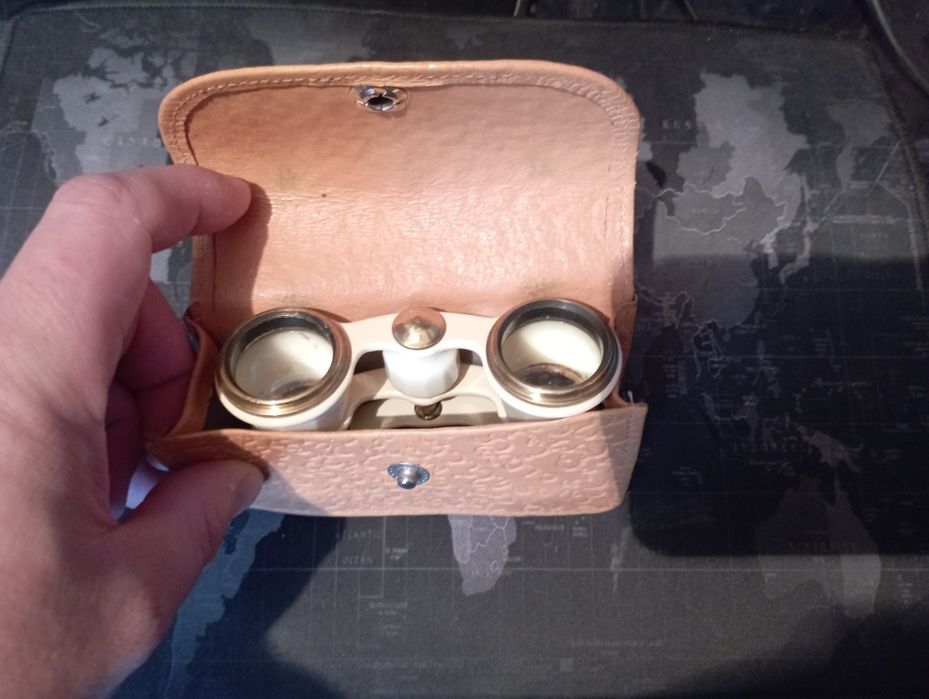 Бинокль театральный