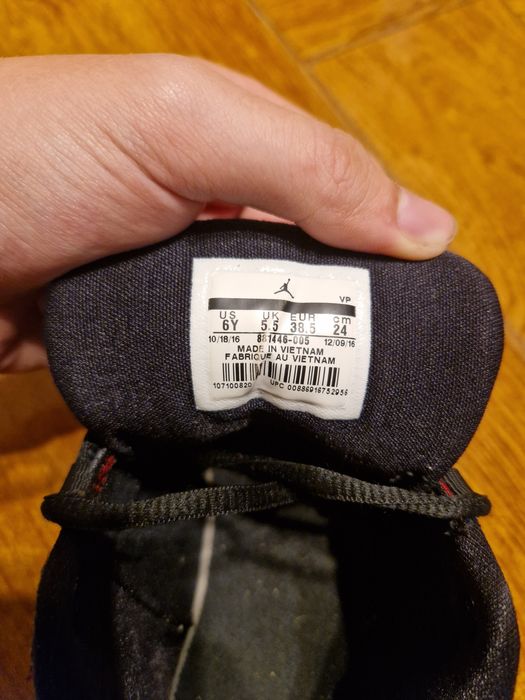 Adidasi jordan B. Fly