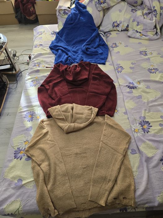 Bluza tricotata cu gluga doamne si domnisoare