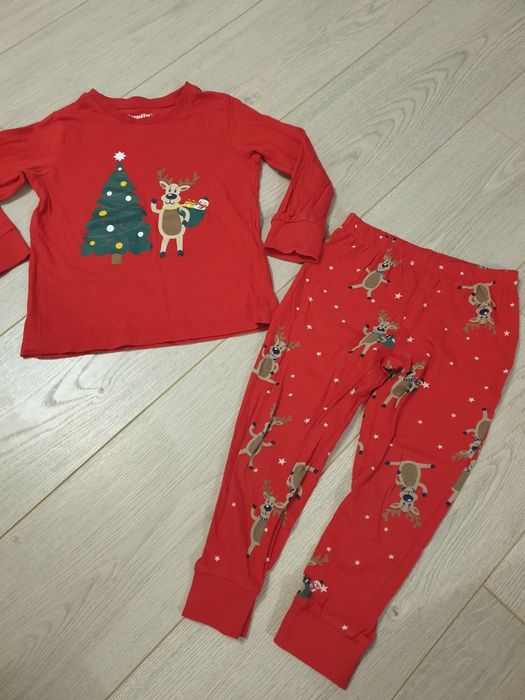 Lot Crăciun, 98-104
Purtate foarte puțin, une sunt chiar noi.

Preț