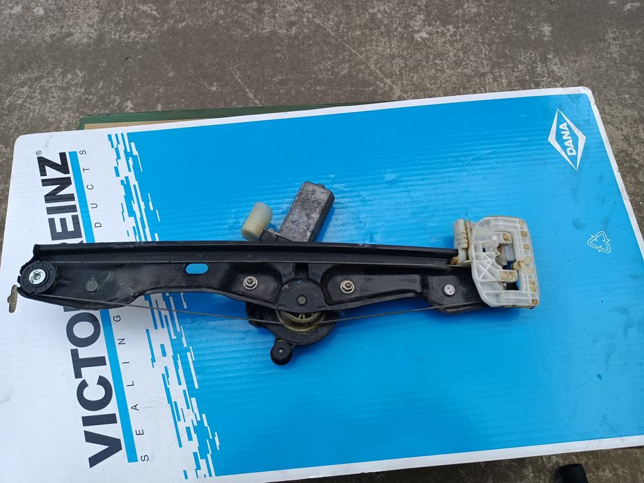 Macara geam dreapta spate BMW f20, f21 f30 f31 etc