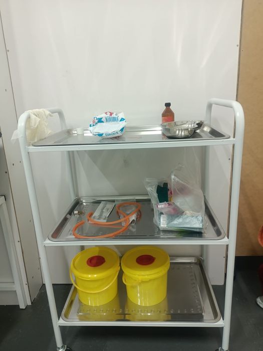 Полка медицинский выдвижной, медицинские аппарат