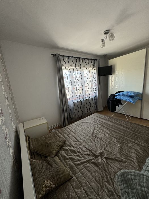Apartament 2 camere  et. 4, central, strada Zmeurei