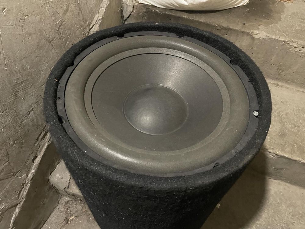 Продавам бас каса