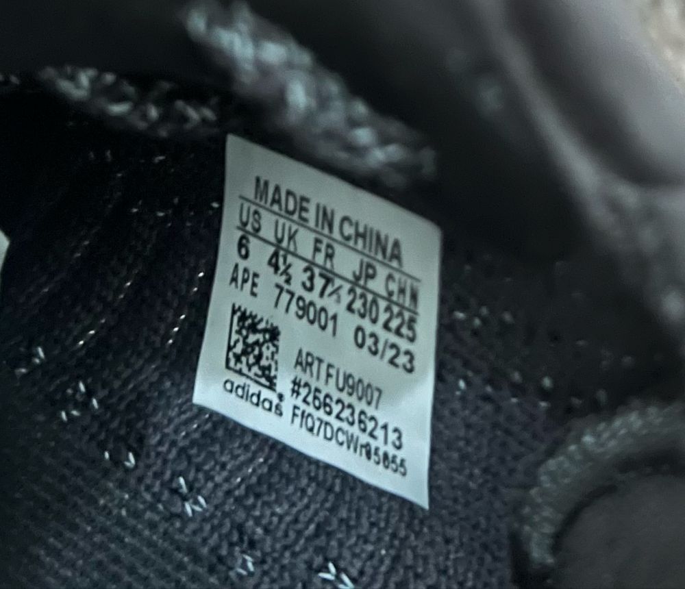 Yeezy Boost 350 V2 Black
