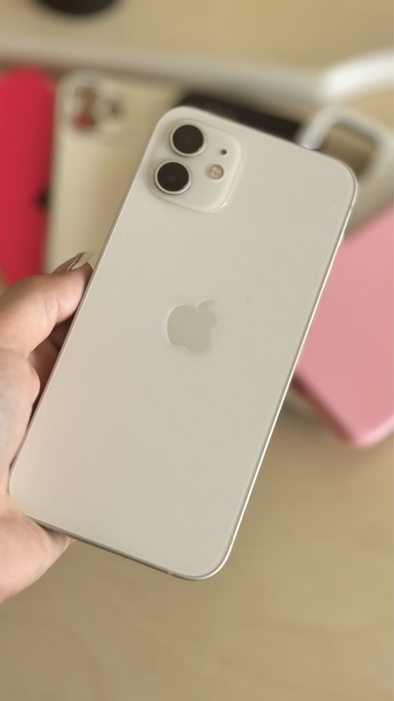 Продам Iphone 12