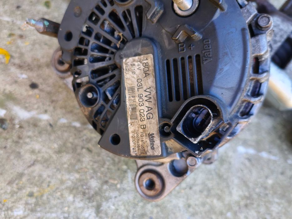 Dezmembrez pasat cc 2010