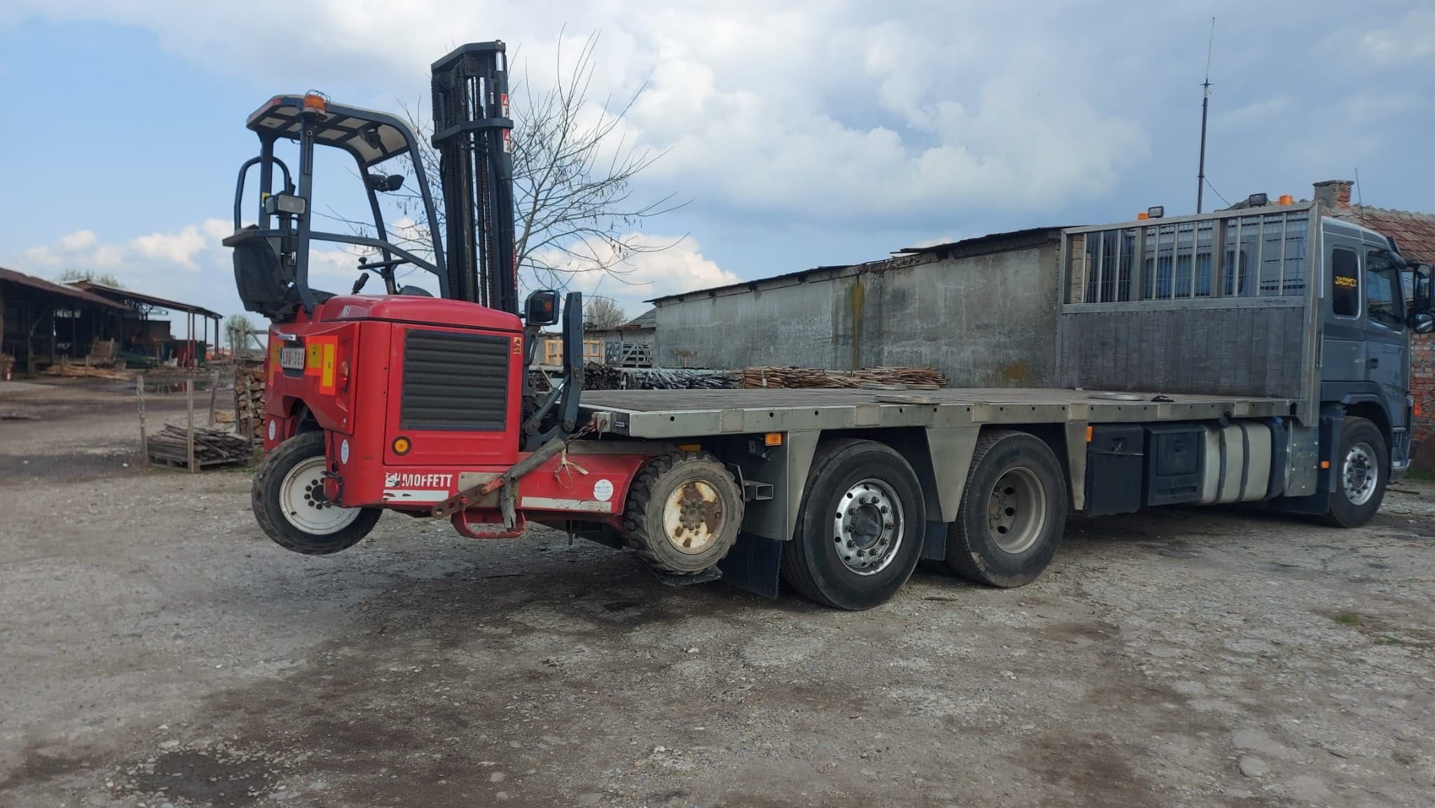 Volvo fm 420 + stivuitor atașat