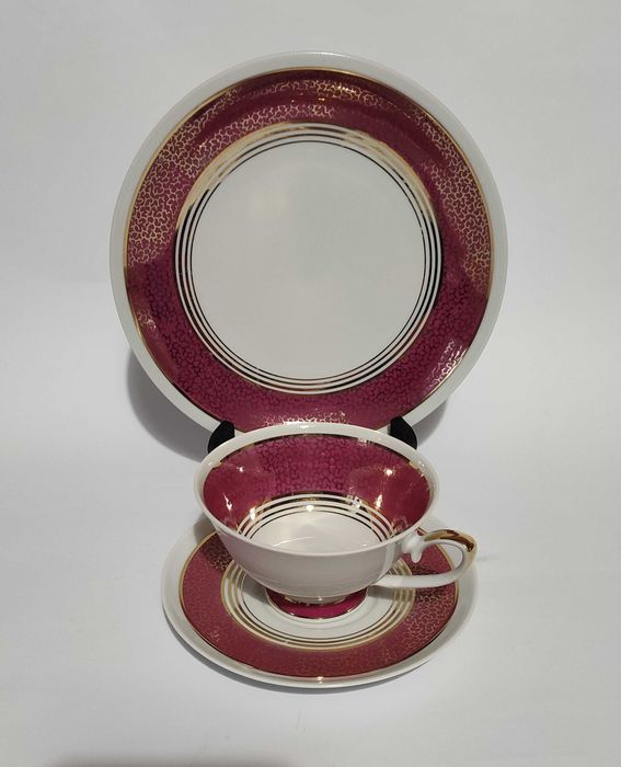 Един прекрасен троен сет за чай/дълго кафе от фин порцелан