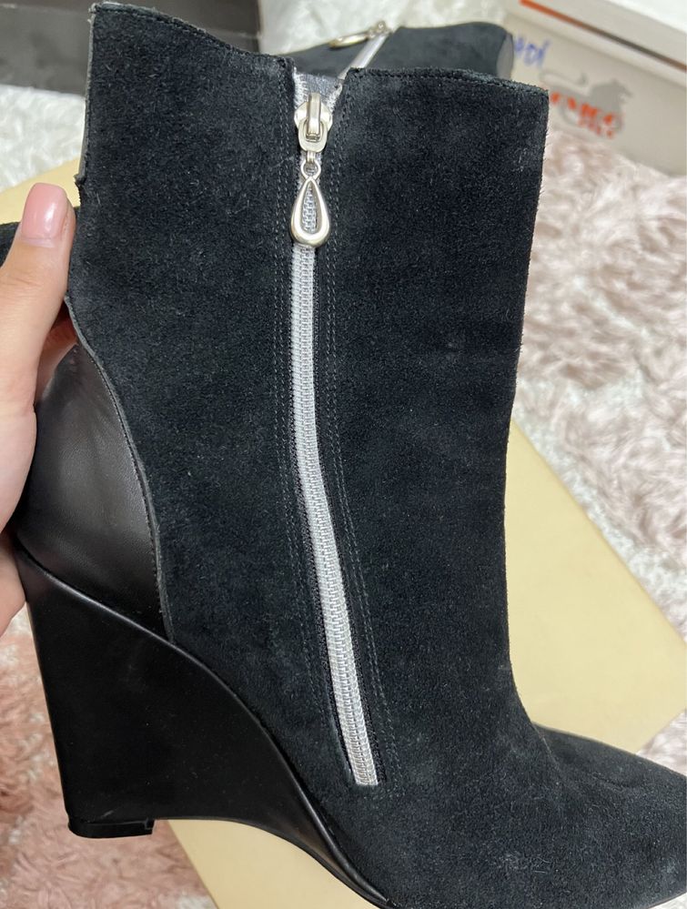 Botine cu platforma din piele intoarsa