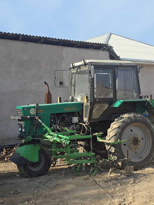 Traktor sotiladi komplekt shu turishi