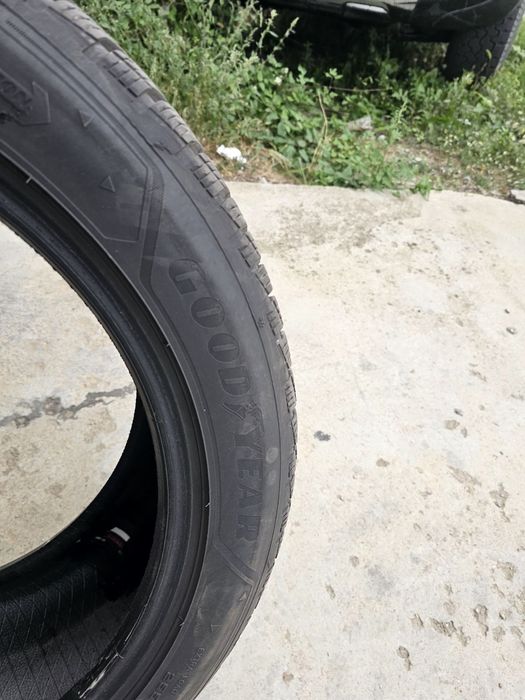 Зимни гуми  Goodyear 4 броя  -255/45/19