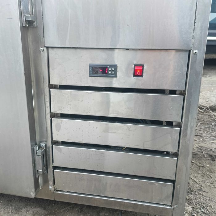 Холодильный стол