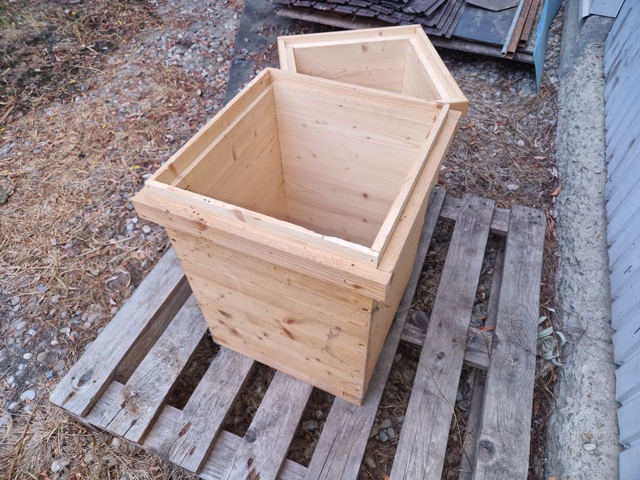 Stupi albine din lemn - Layens