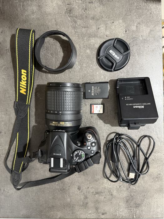 Nikon D5200 + obiectiv Nikkor 18-140mm 3.5-5.6