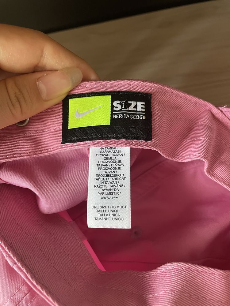 Шапки Nike/ Розова с козирка и Двулицева с периферие