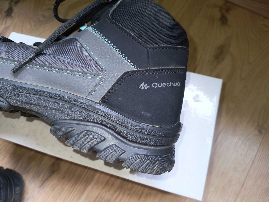 Продавам дамски туристически обувки