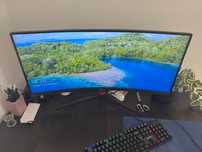 Геймърски Монитор AOC 35" Curved