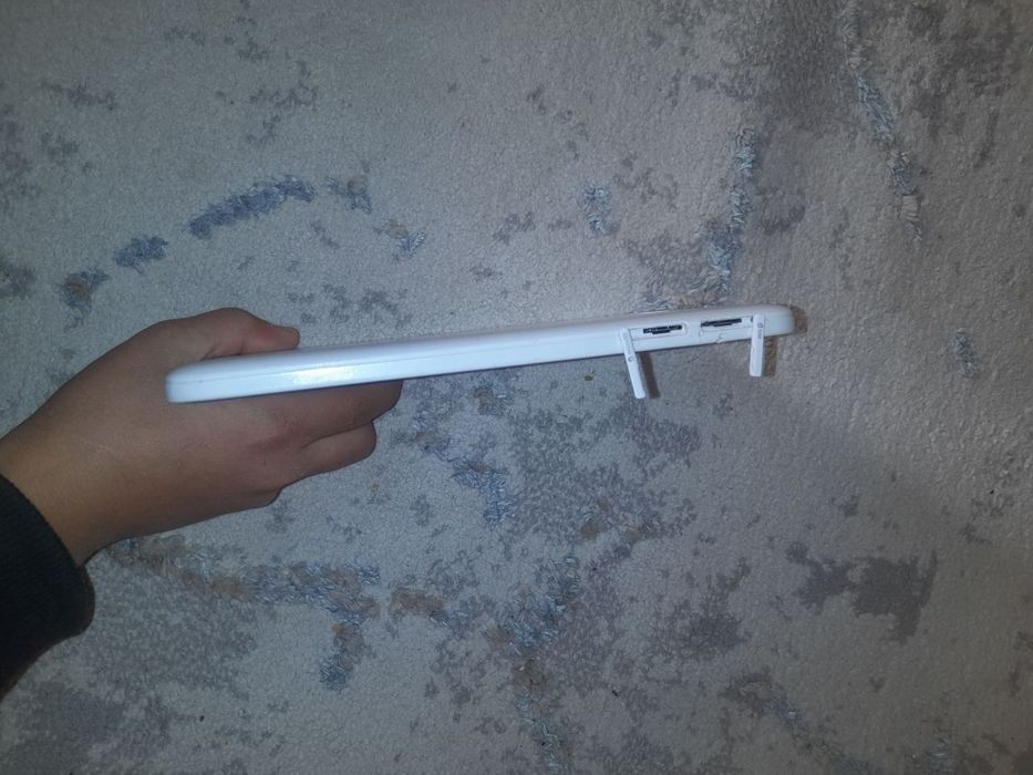 Samsung tab3 lite narx 450min narxini kelishaniz