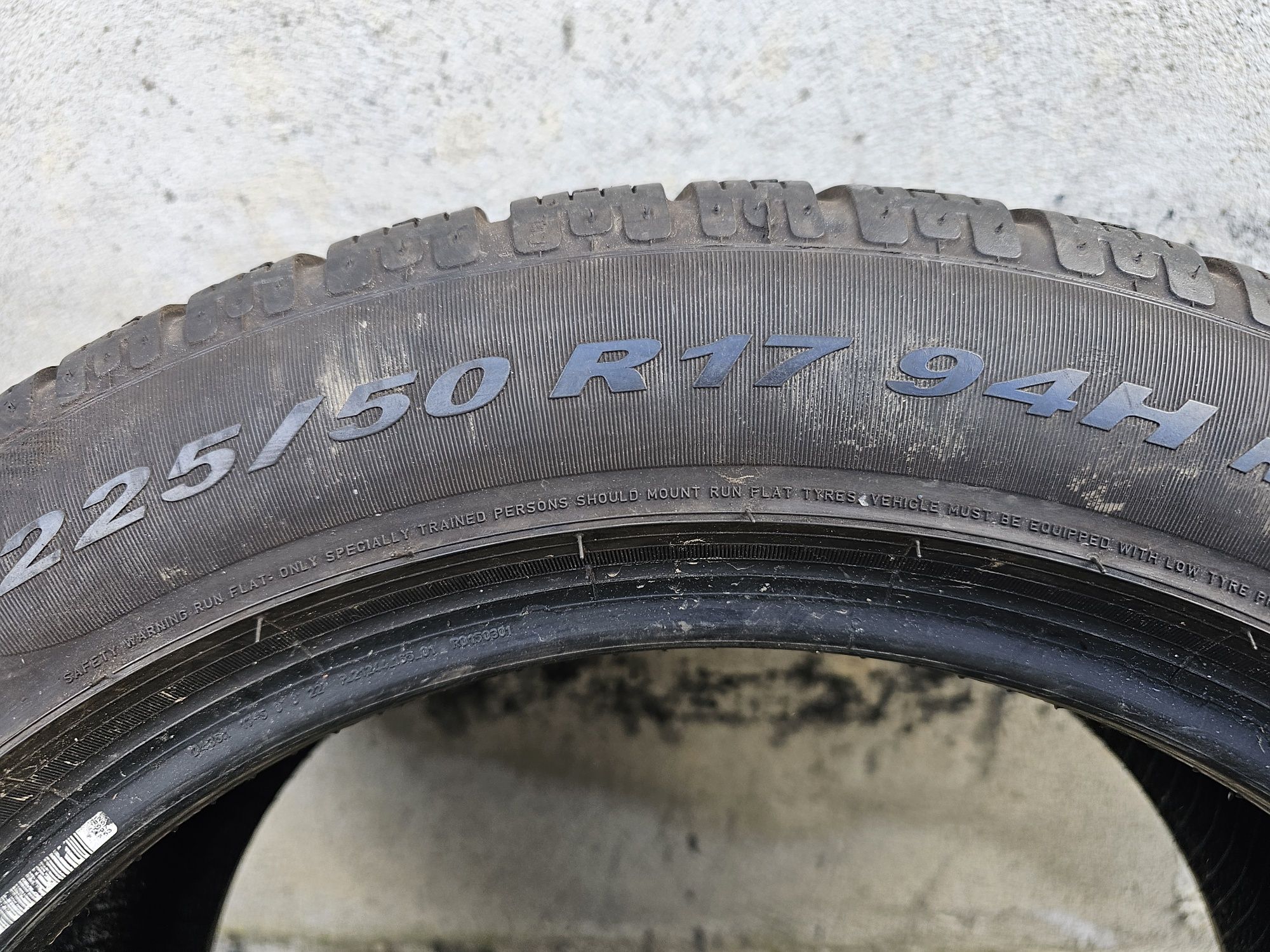 Vând o anvelopa de iarna pirelli 225 50 17 dot  3620