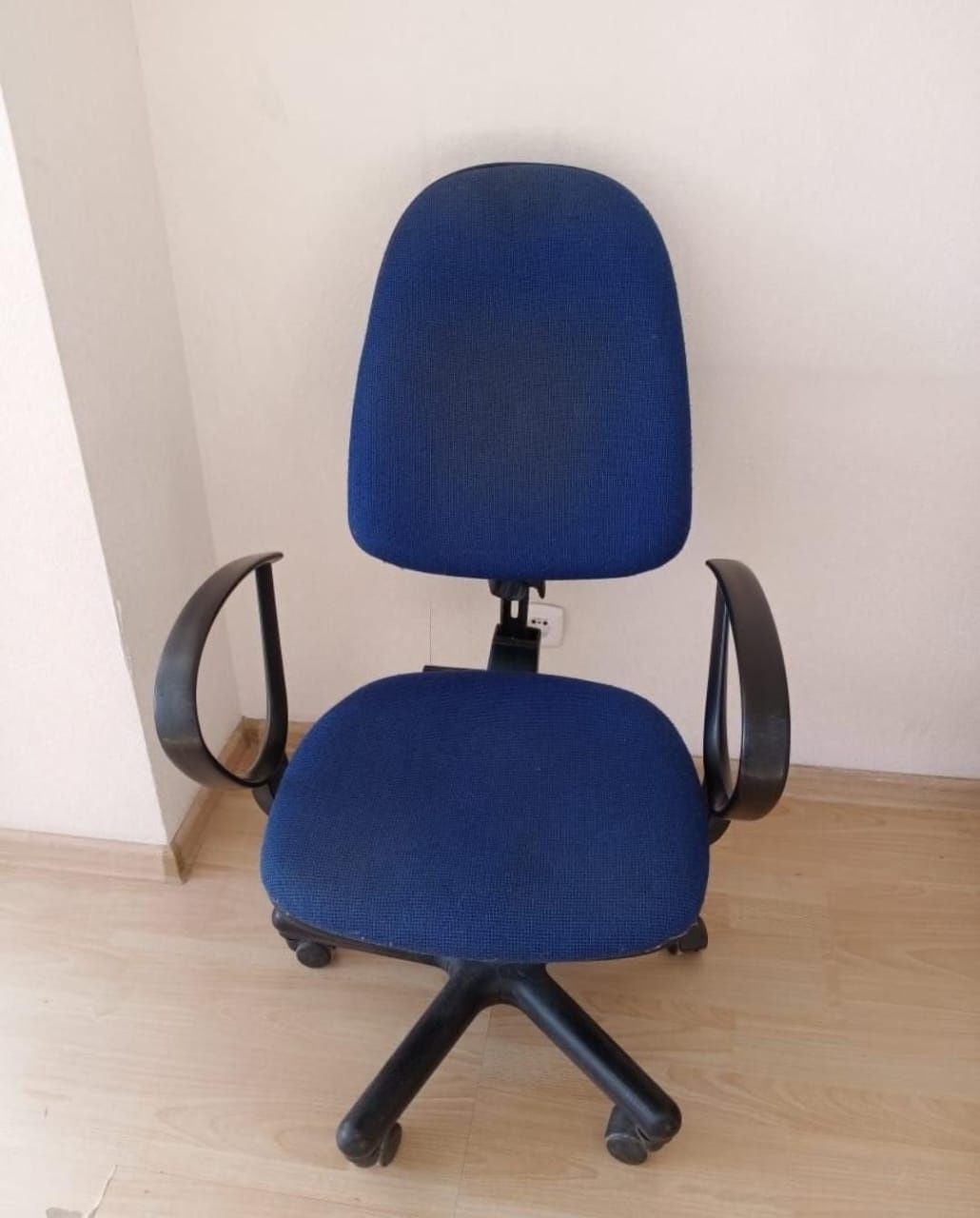продам офисное кресло