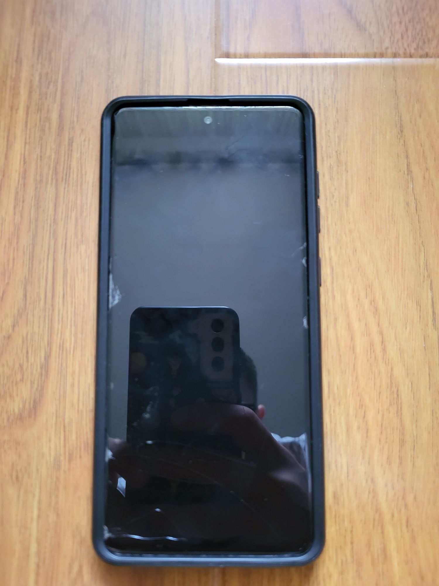 Samsung Galaxy A71 - pentru piese, nu porneste, stare decenta exterior