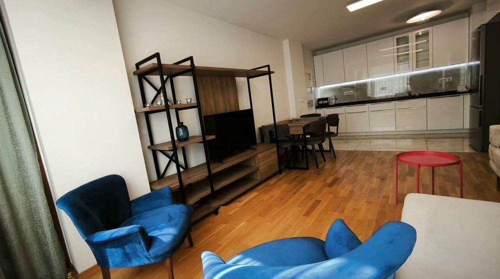 Дава се под наем Тристаен апартамент в София, Банишора - 103 кв.м за 1000 € - Снимка #2
