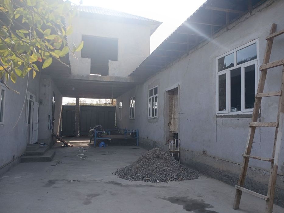 Uy sotiladi. Guliston shahar Istiqlol MFYda