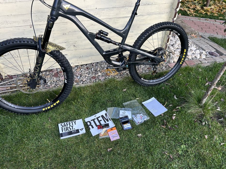 Vand YT Capra Base 27.5 Costum Gold