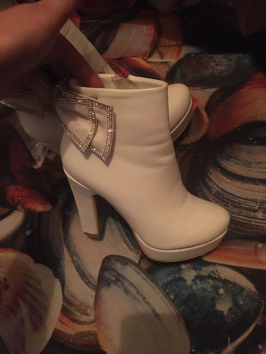 Продам обувь (ботильоны)