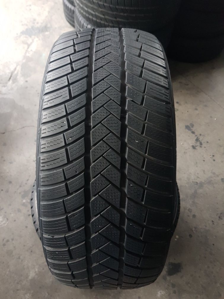 Vredstein 235/45 R19 99V M+S iarnă