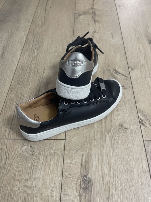 Adidasi Tenesi UGG dama Originali Noi la pret redus