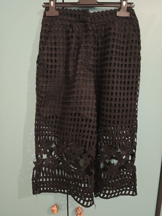 Pantaloni trei sferturi Glamorous