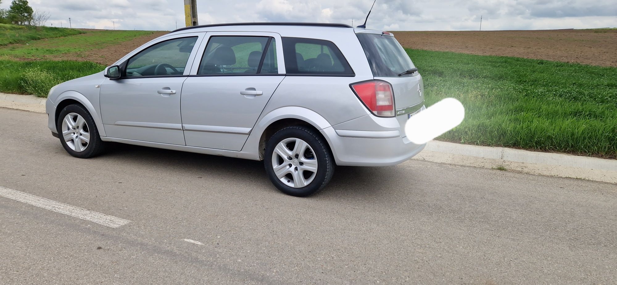 Vând Opel astra H model 2009