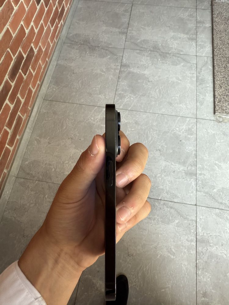 Iphone 14 pro 128 Gb 86% Holati zor ayibi yoq umuman karobka yoq.