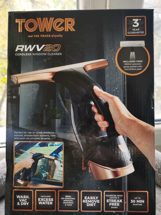 Aspirator portabil pentru geamuri