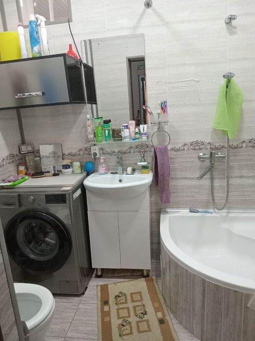 Продаётся 3х комн квартира на 1этаже высоко потолочный с двориком