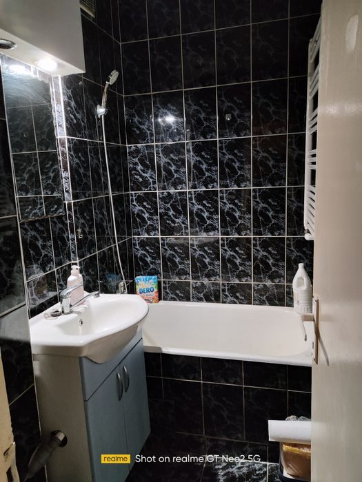 Vand apartament cu 2 camere