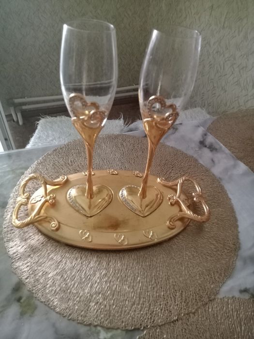 Продам или сдам на прокат  свадебные фужеры