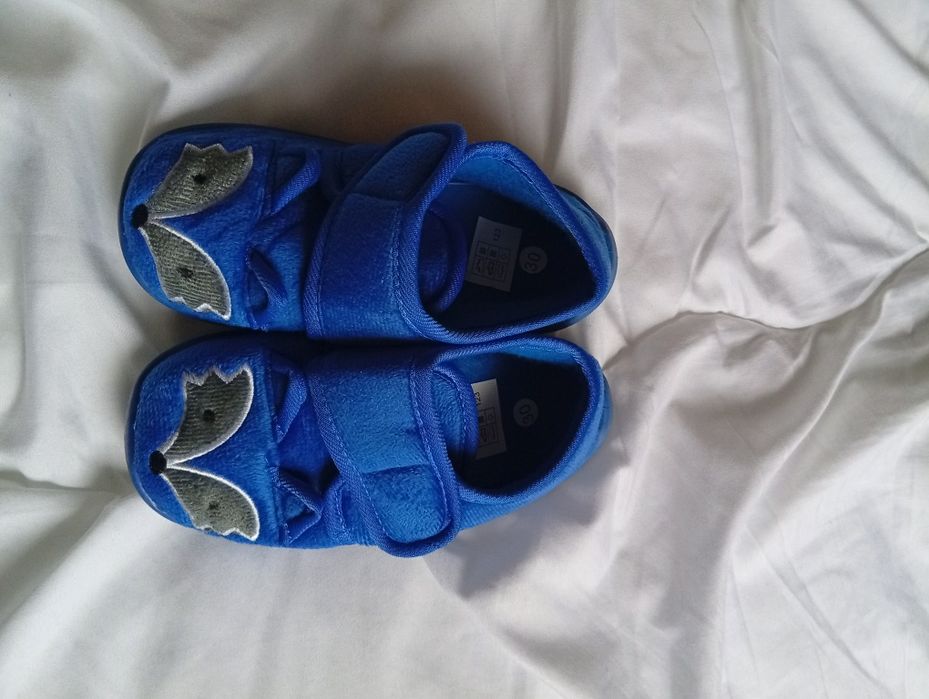 Детски пантофи,нови.