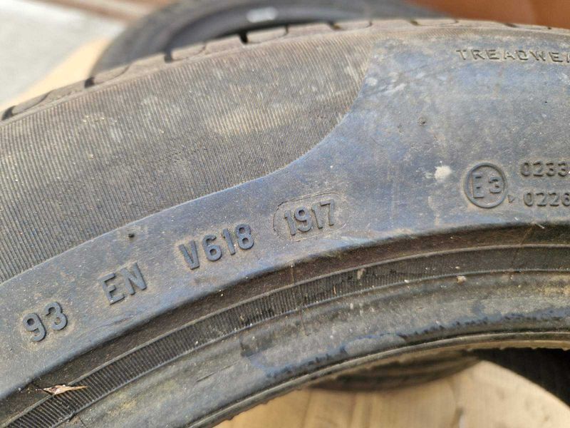 2 Pirelli R17 225/55
летни гуми
DOT1917